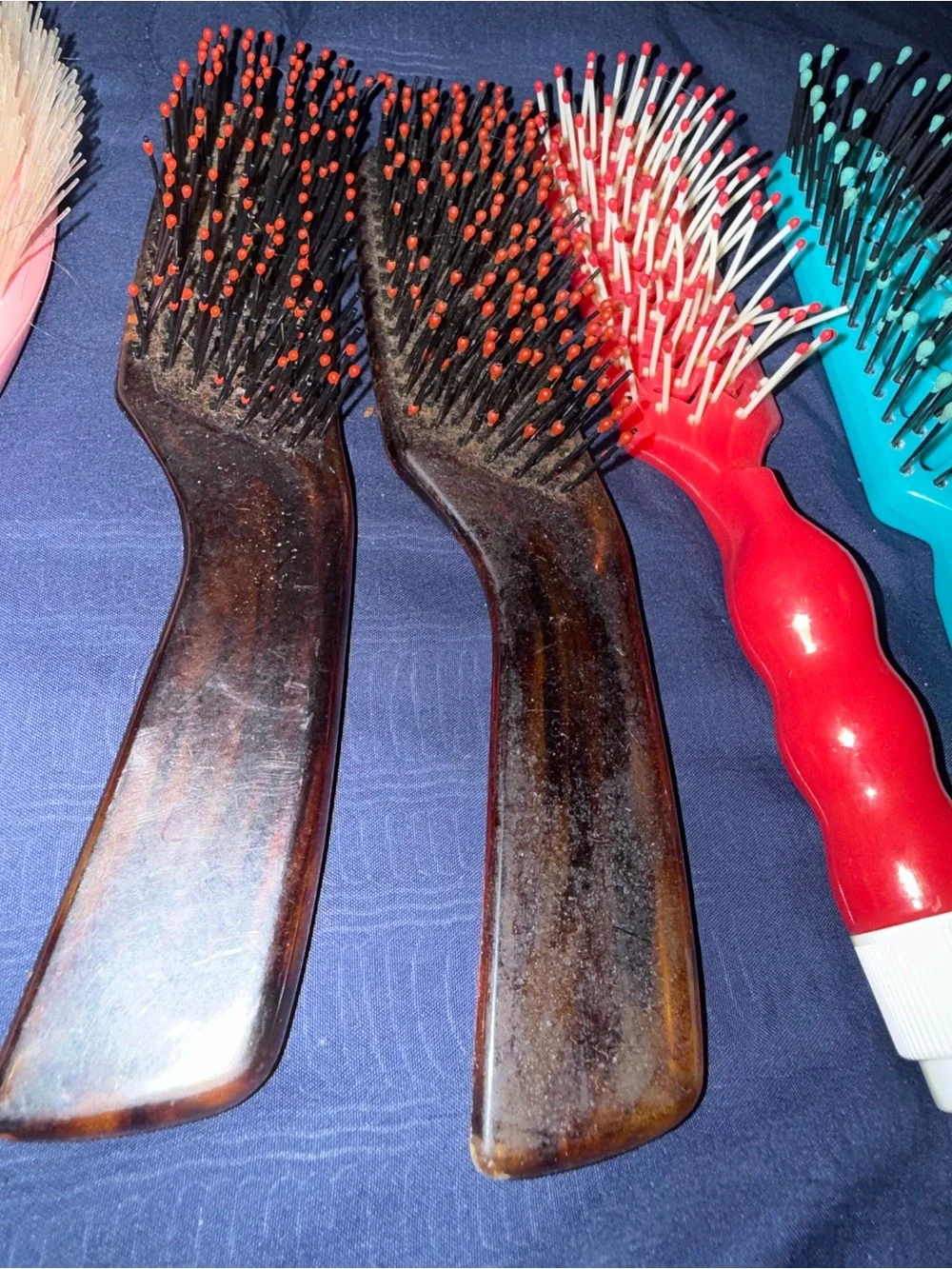 Lot of 7 Vintage 90s Hair Brush Lot of 7 Avon goody and more  see pics